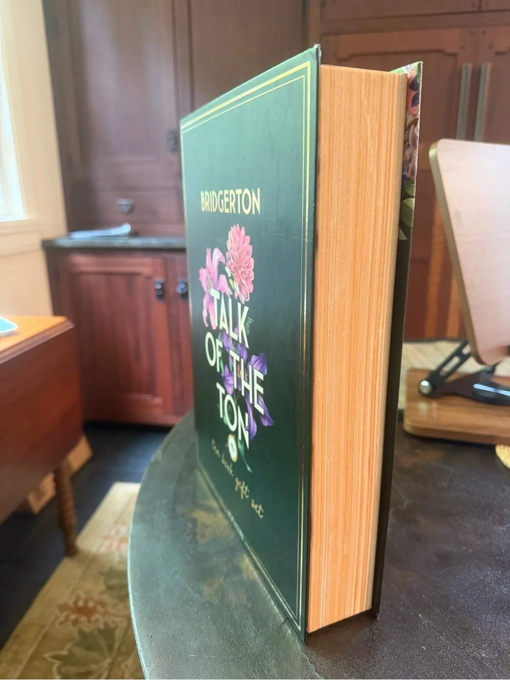 Bridgerton NWT “Talk of the Ton” Tea Book Gift Set - 8 Assorted Flavored Teas